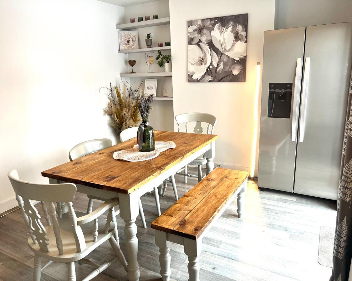 Modern Double Room With Fire Tv London Exteriör bild