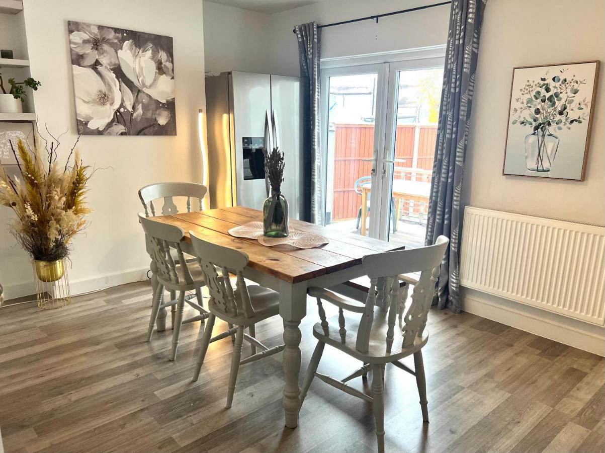 Modern Double Room With Fire Tv London Exteriör bild